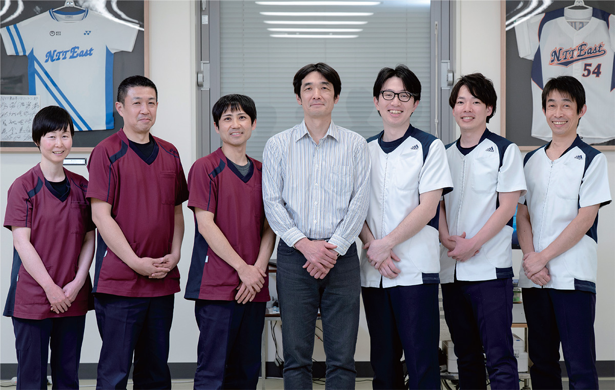 医師の武田部長と理学療法士の集合写真