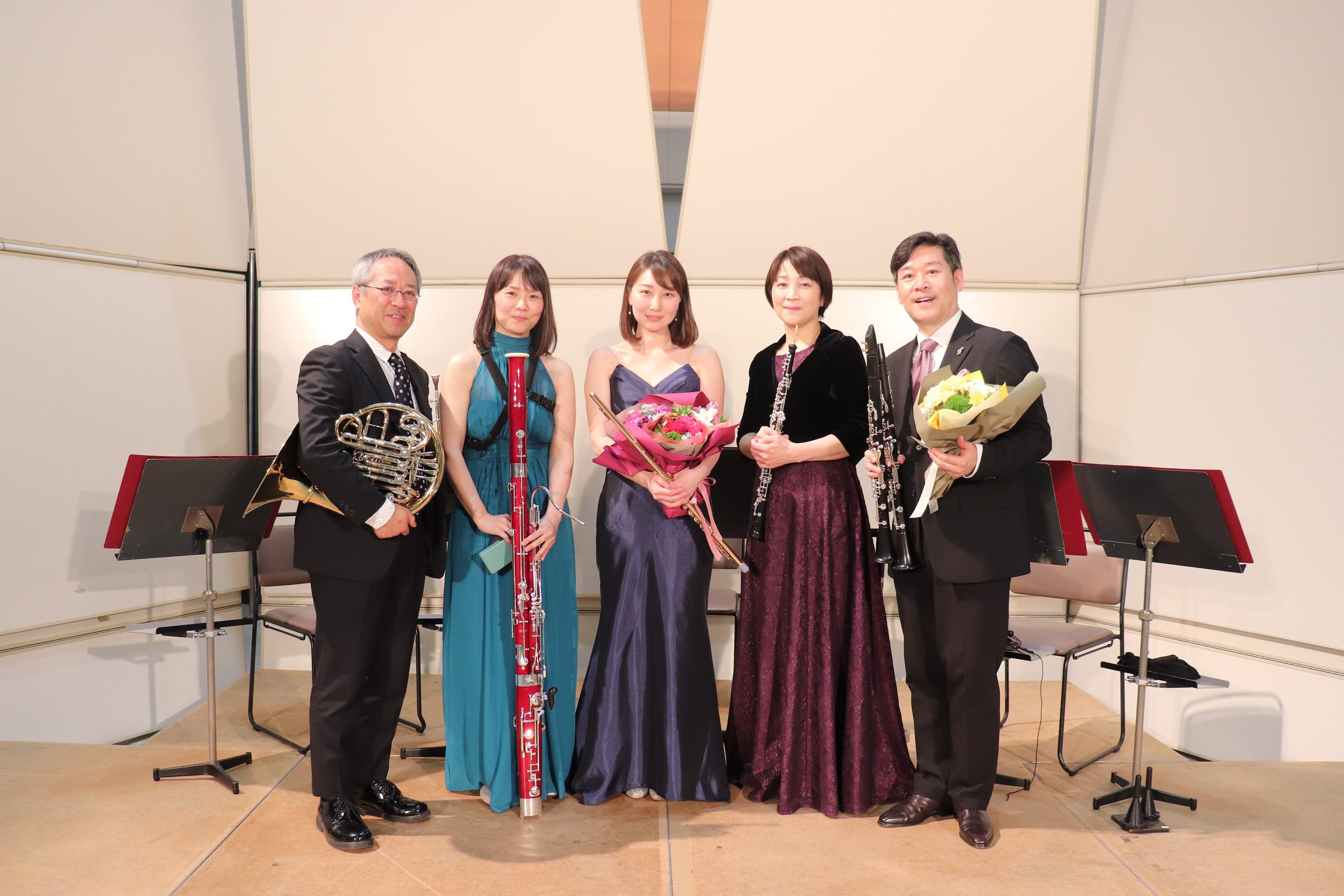 演奏を終えた出演者による記念写真。
